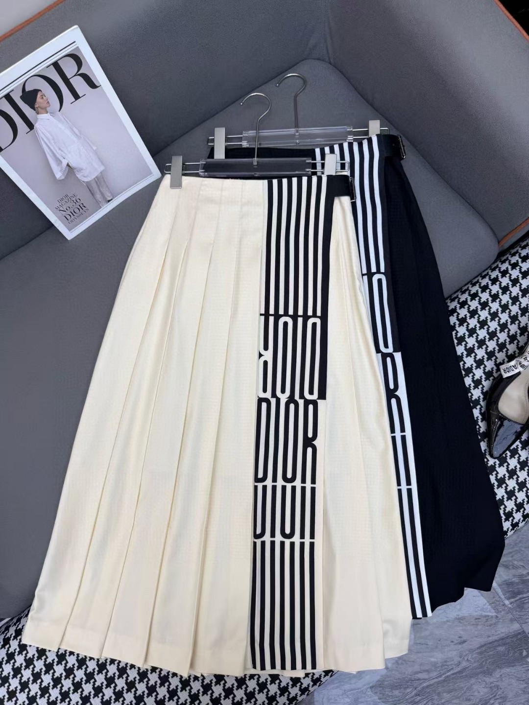 夏新品入荷 女性クリスチャンディオール 着痩せ安心のスカート ?