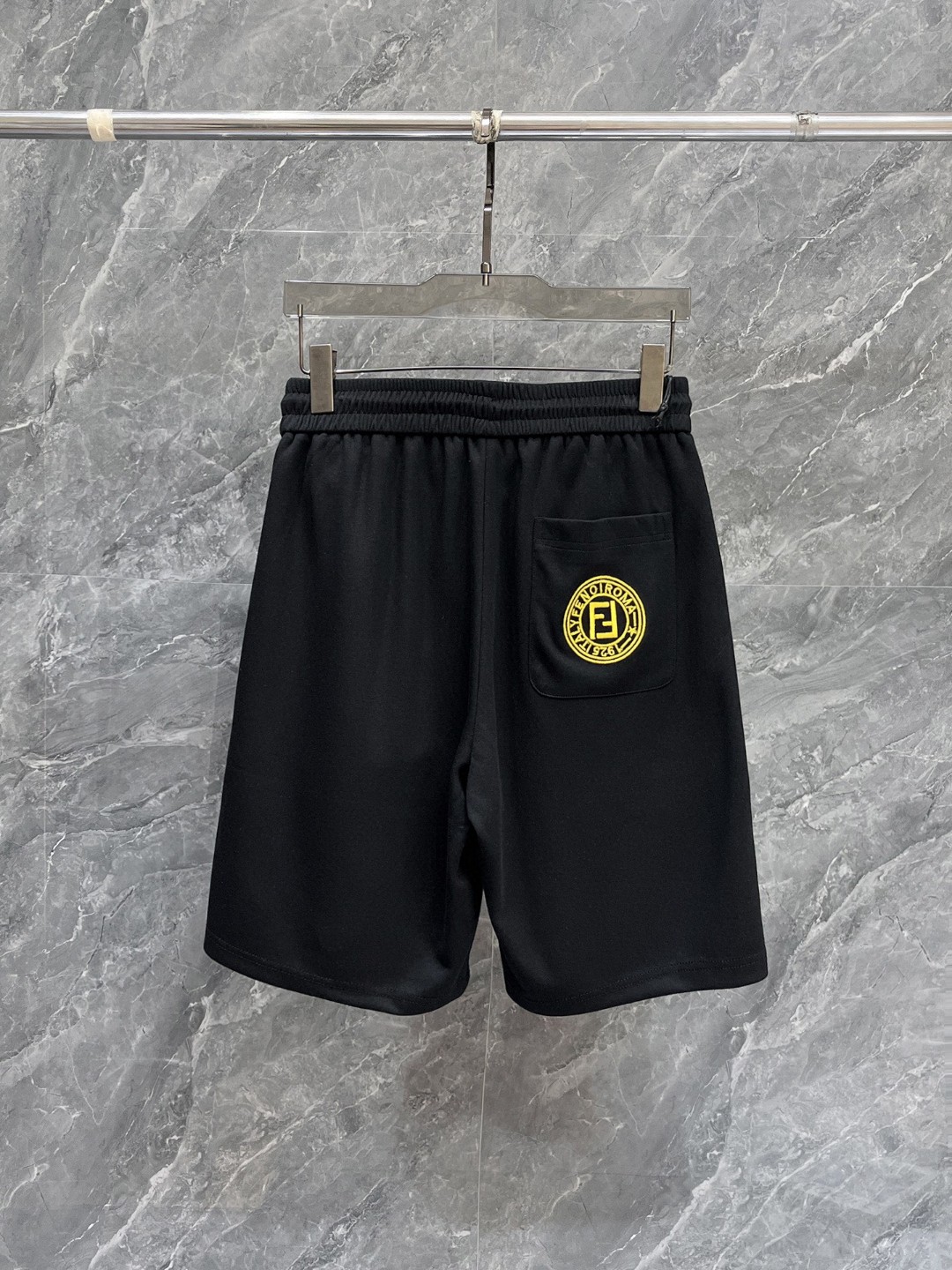 25SS服 フェンディ ズボン ショートパンツ  メンズ