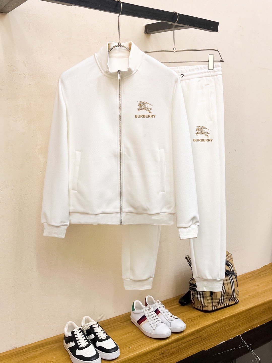 25SS服 バーバリー 上下服 セットアップ  メンズ