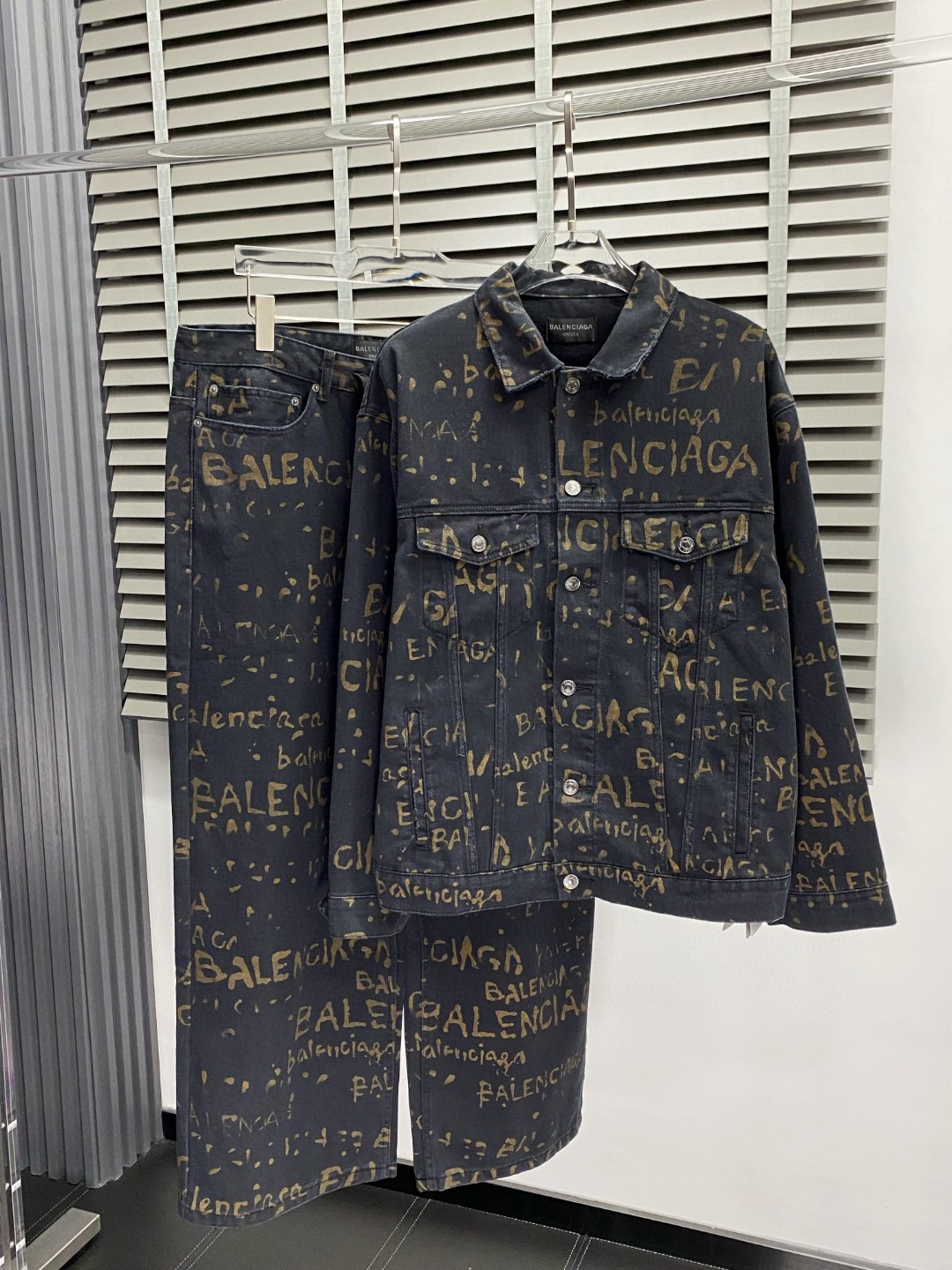 25SS服 バレンシアガ上下服 セットアップ  メンズ