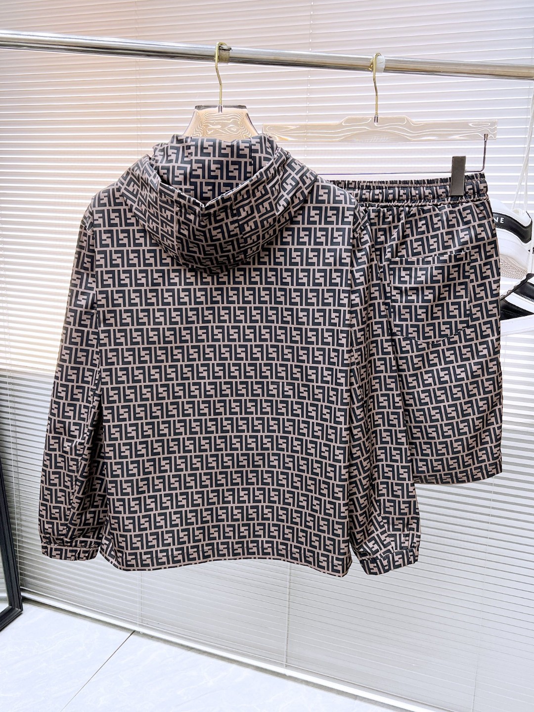 25SS服 フェンディ上下服 セットアップ  メンズ