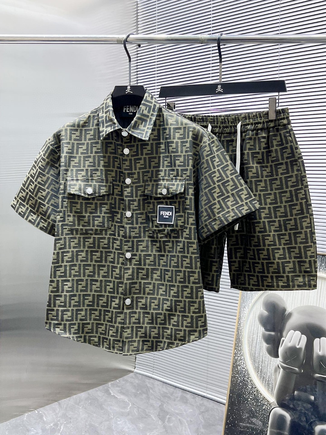 25SS服 フェンディ上下服 セットアップ  メンズ