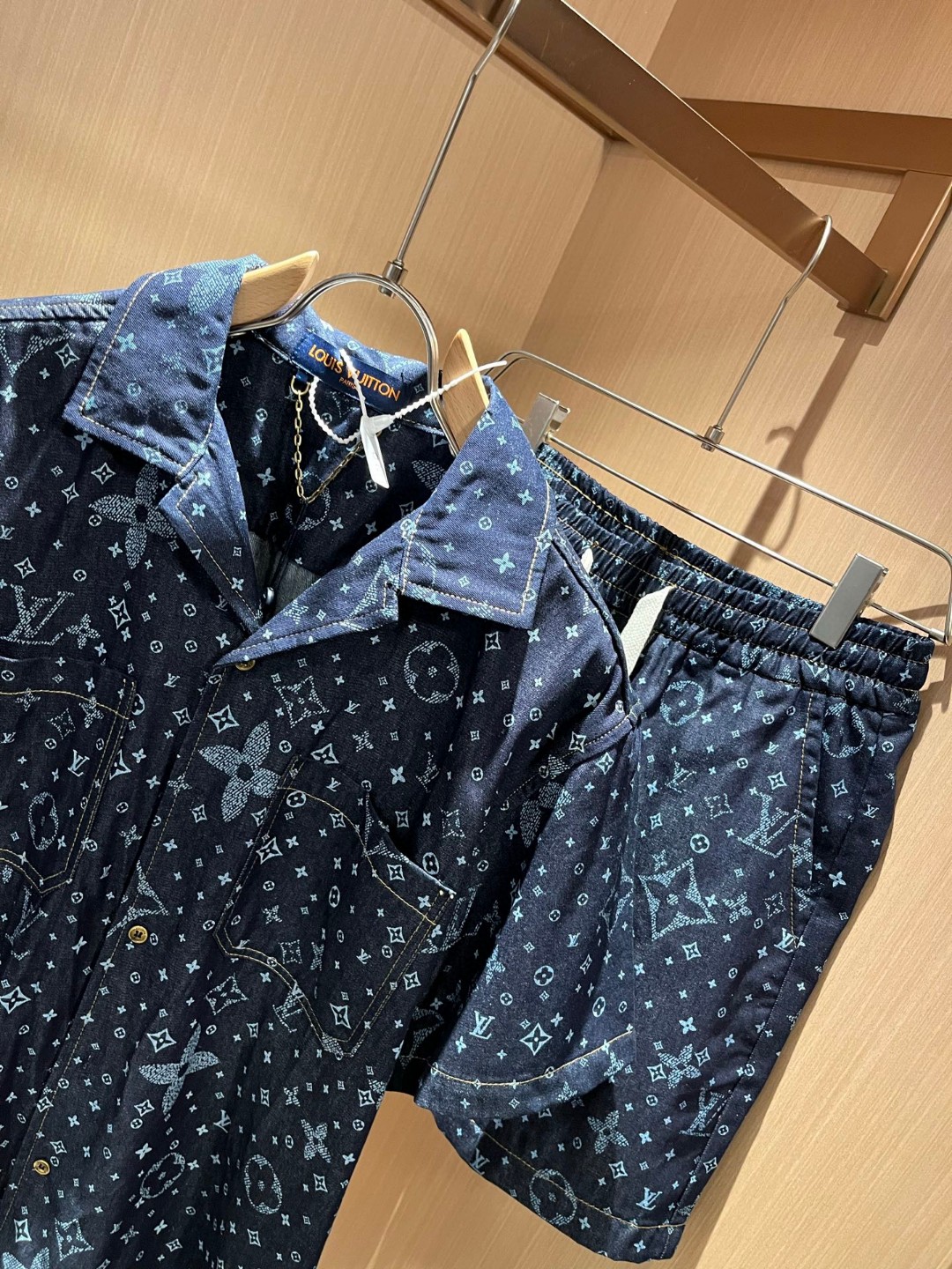 25SS服 ルイヴィトン 上下服 セットアップ 男女兼着