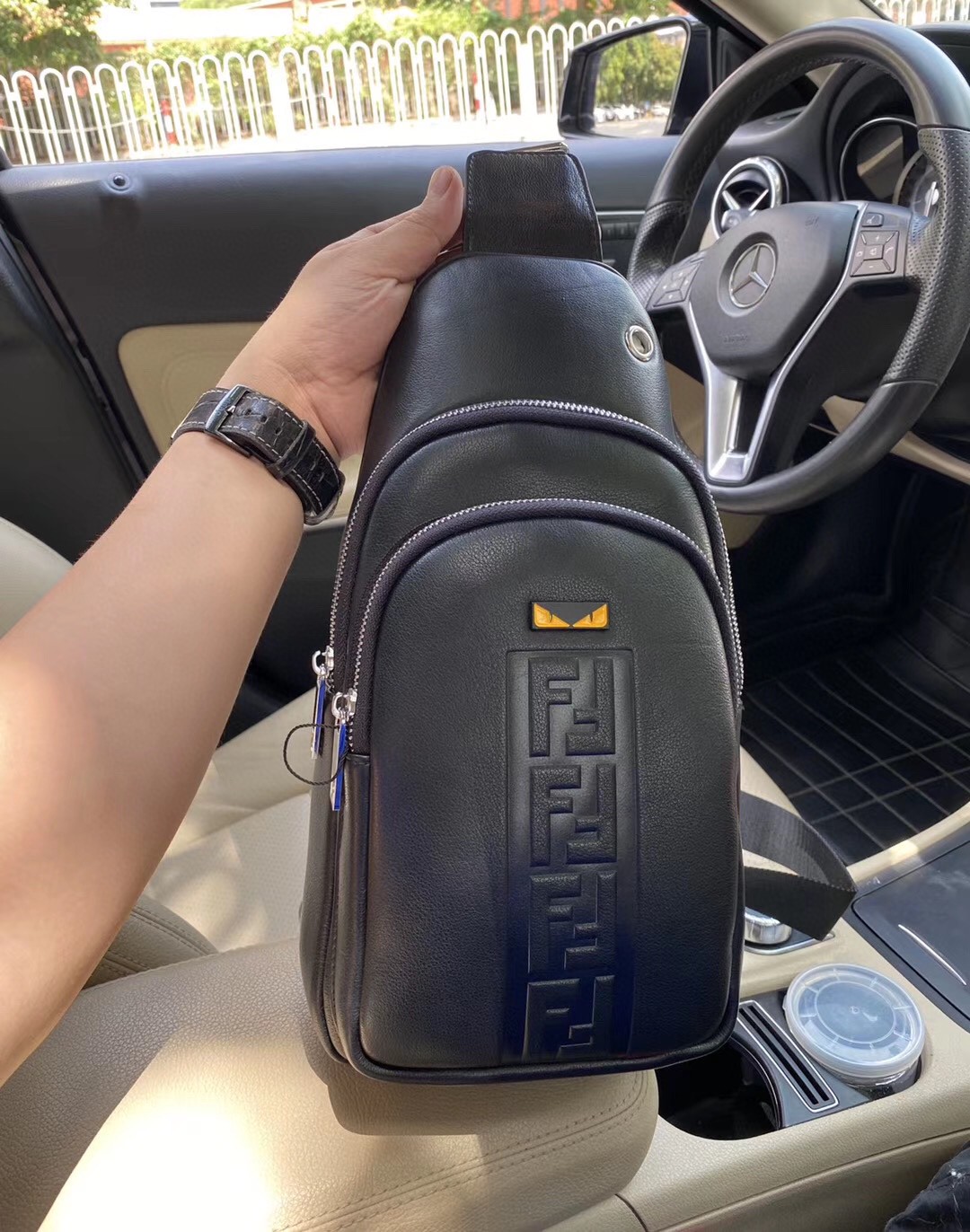 2025新品 フェンディ バッグ 鞄 カバン チェストパック 2503