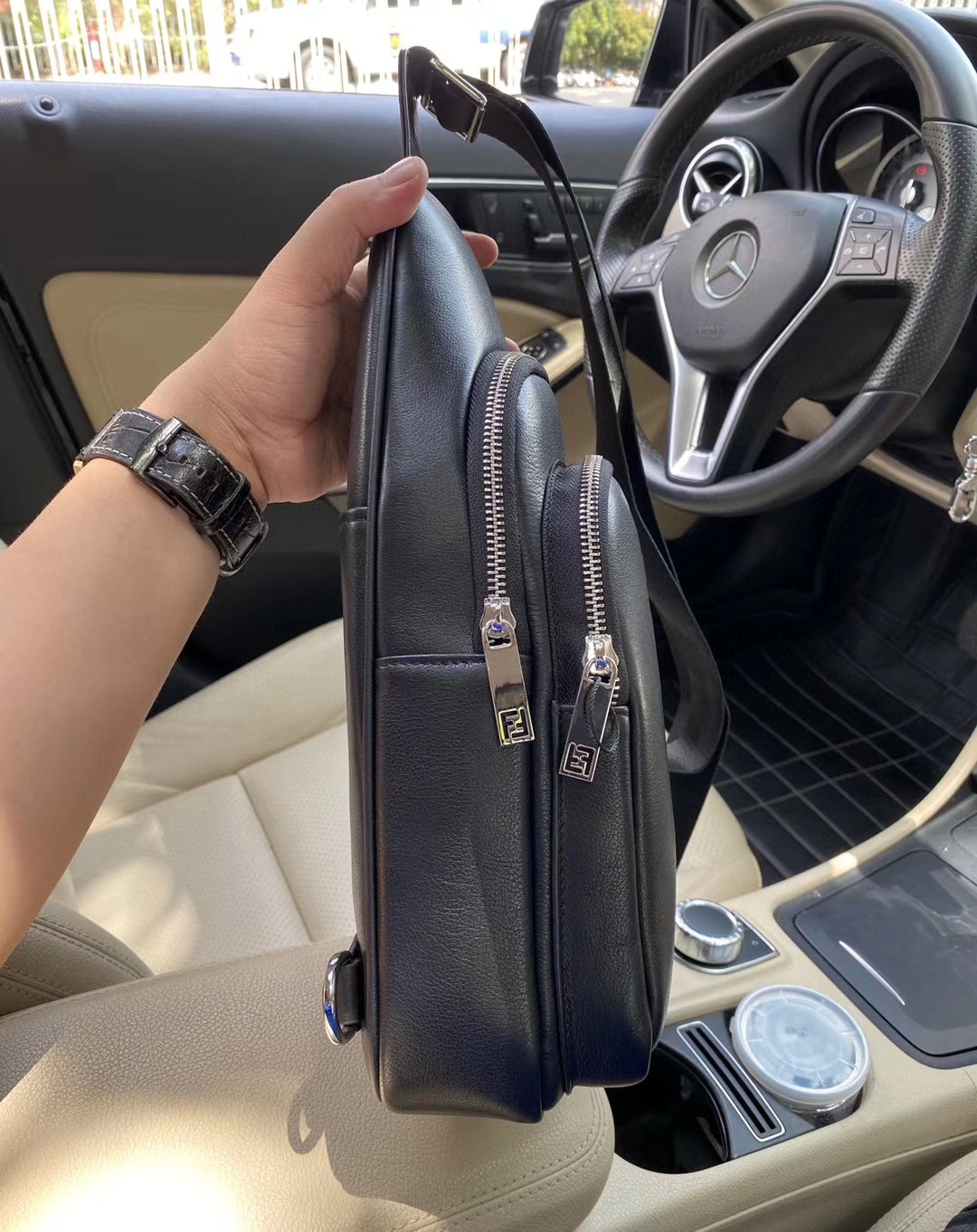 2025新品 フェンディ バッグ 鞄 カバン チェストパック 2503