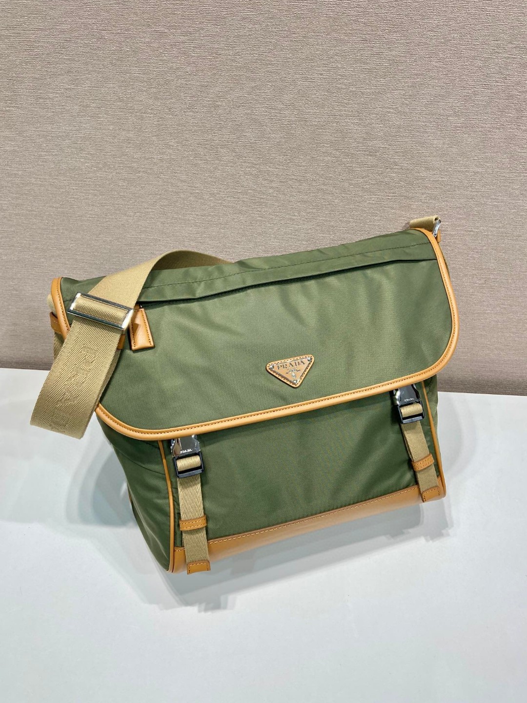 2025 プラダ メンズ バッグ 鞄 カバン ハンドバッグ 2503