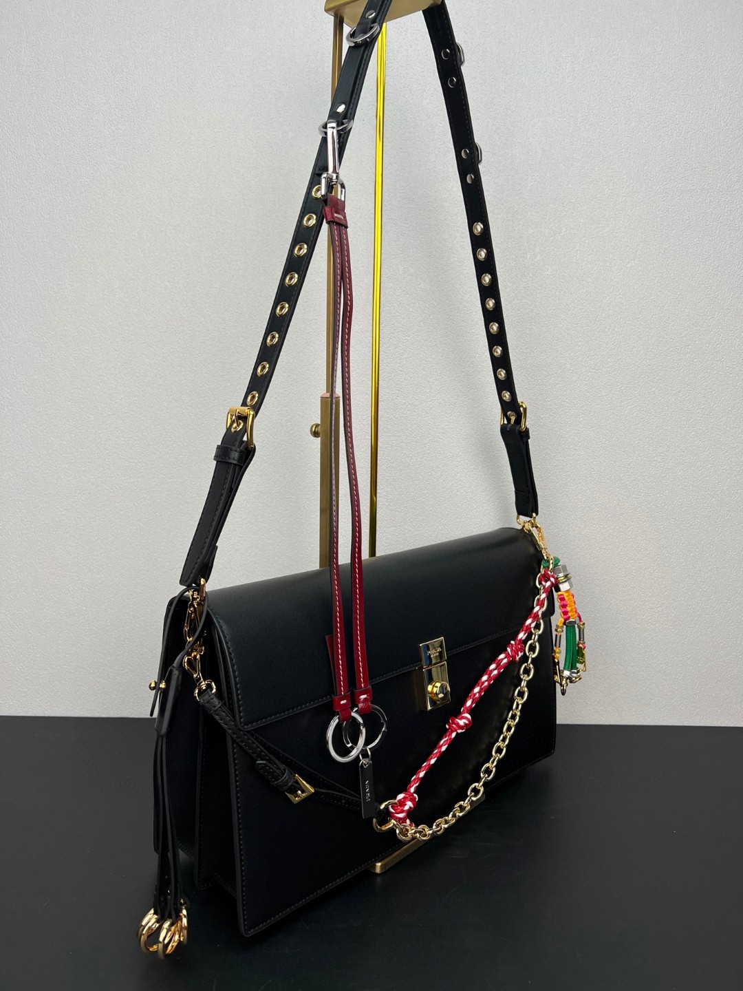 2025 プラダ 女性 バッグ 鞄 カバン TOTE バッグ