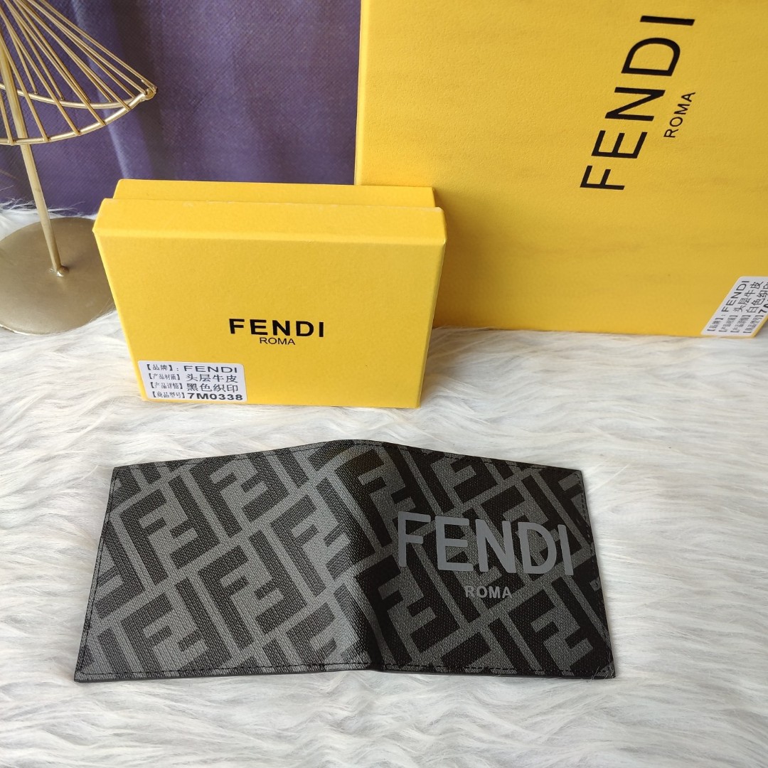 新品 フェンディ財布 短財布