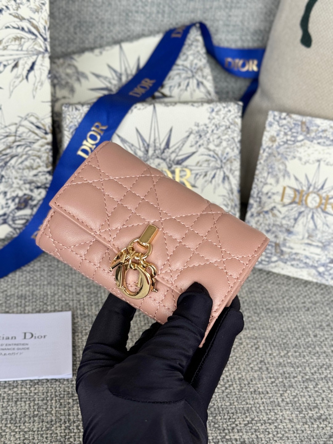新品 クリスチャンディオール 財布 短財布