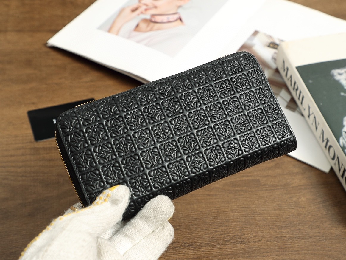 新品 ロエベ 財布 長財布