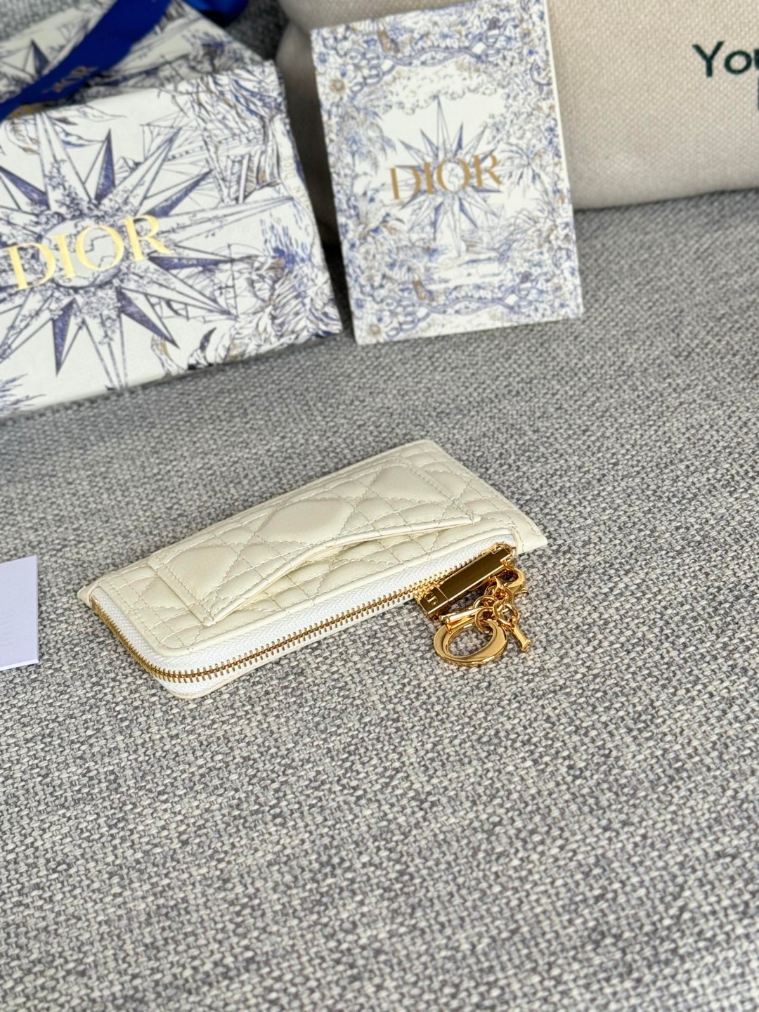 新品 クリスチャンディオール 財布 名刺入れ 2503