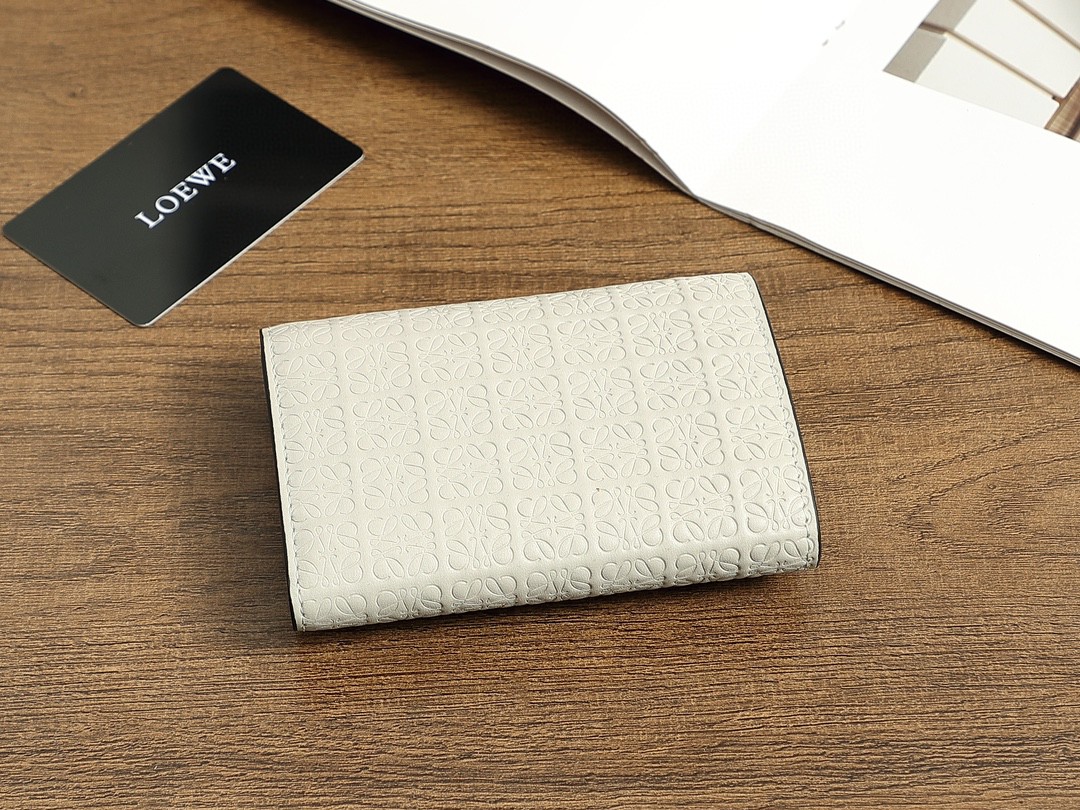 新品 ロエベ 財布 短財布