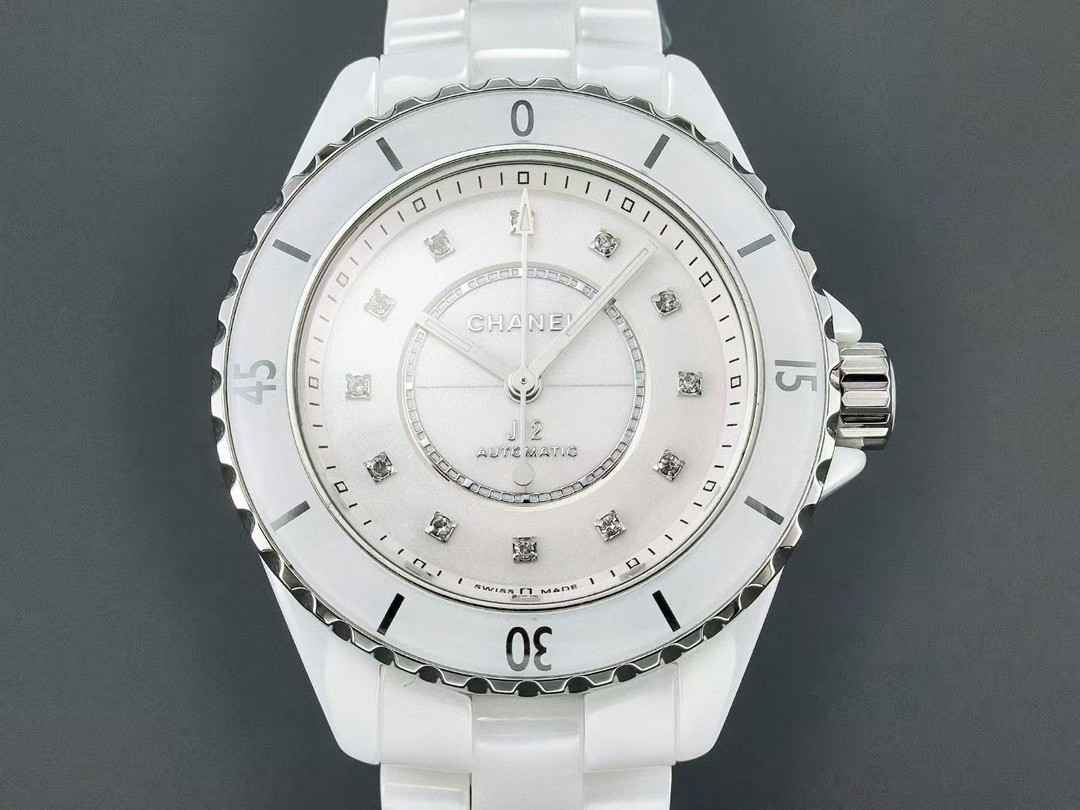 腕時計 シャネル supreme J12 33mm Automatic caliber12.2 女性