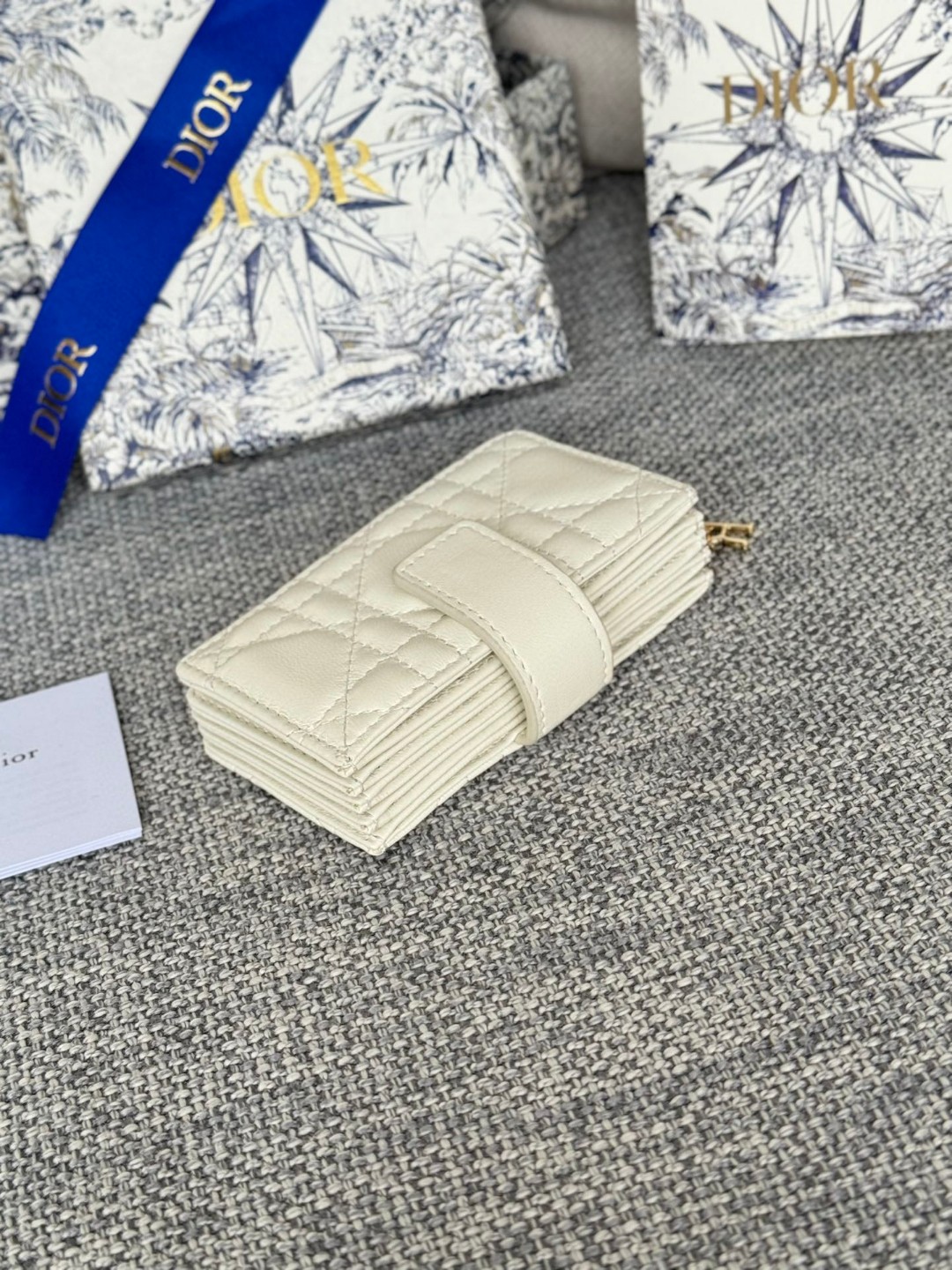 新品 クリスチャンディオール 財布 名刺入れ 2503