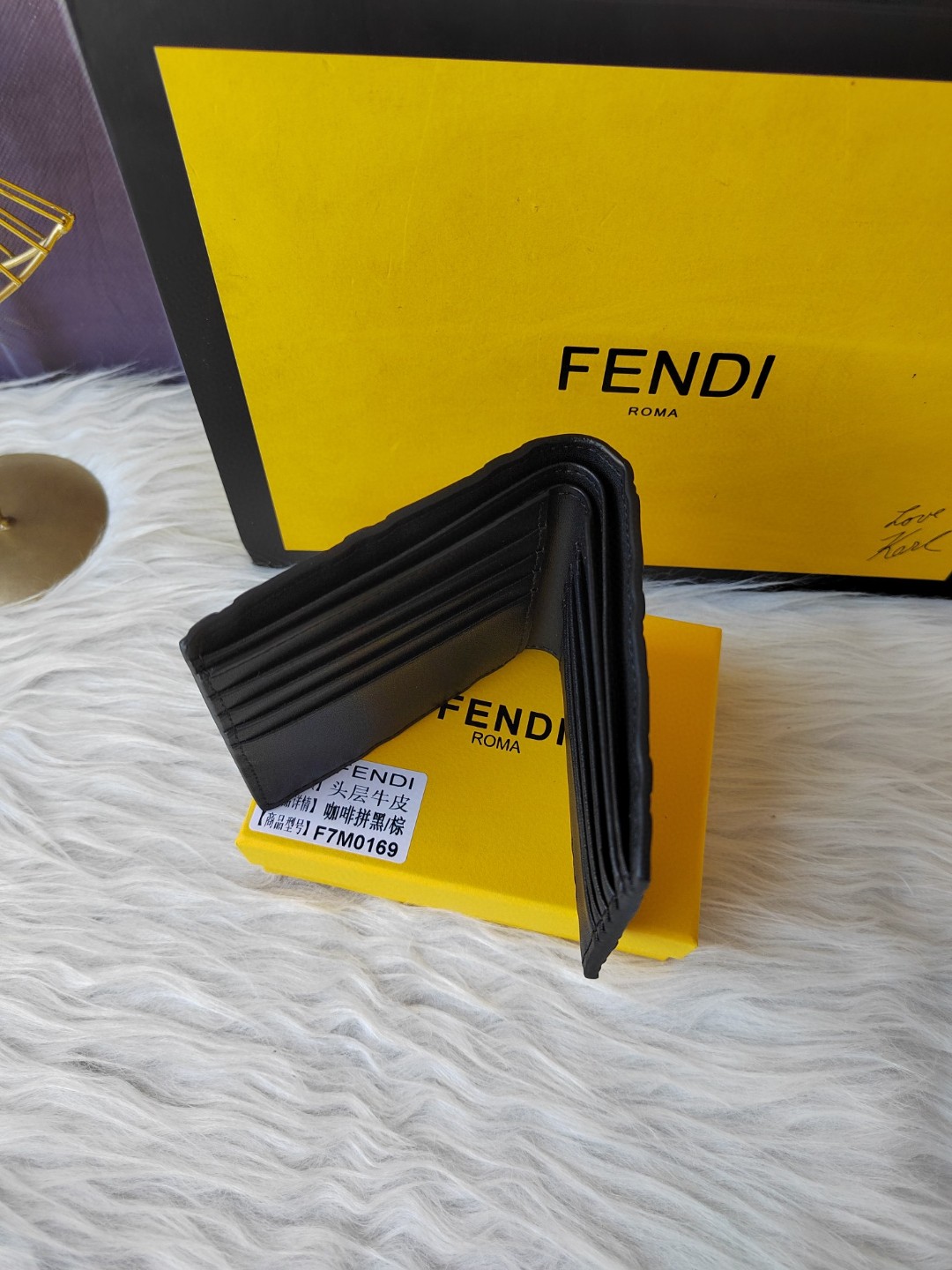新品 フェンディ財布 短財布
