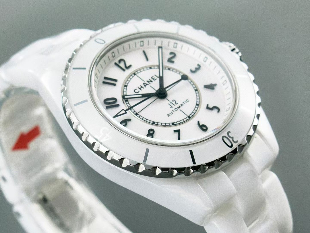 腕時計 シャネル supreme J12 33mm Automatic caliber12.2 女性