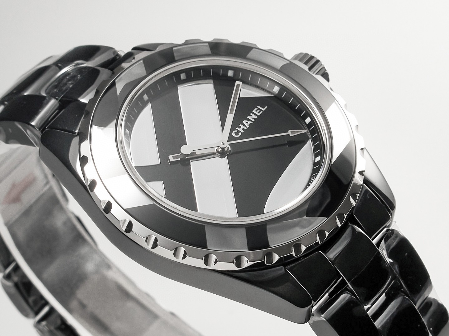 腕時計 シャネル supreme J12 38mm Automatic caliber12.2 男性