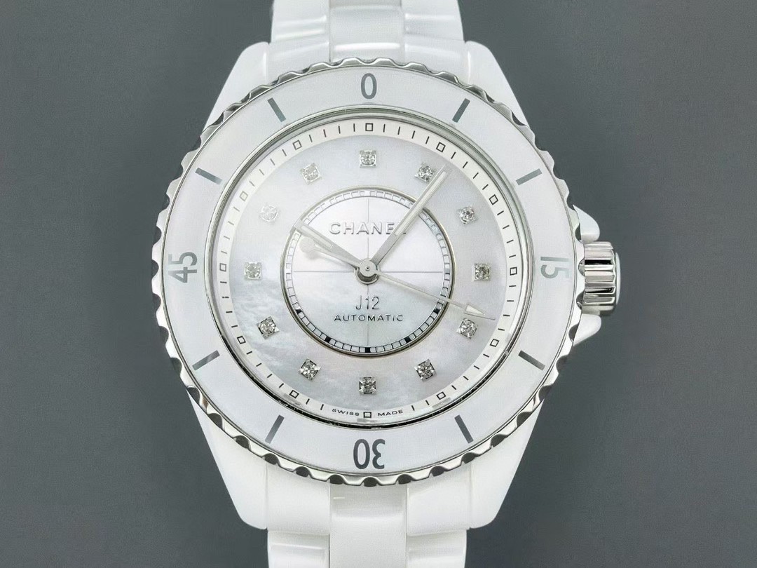 腕時計 シャネル supreme J12 33mm Automatic caliber12.2 女性