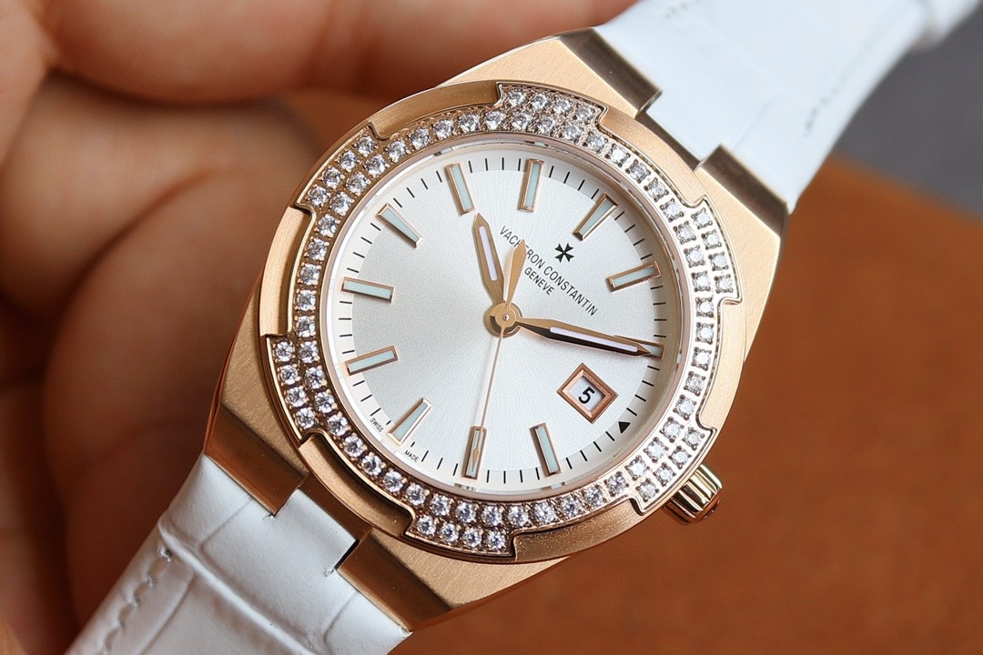 腕時計 ヴァシュロンコンスタンタン overseas ETA クォーツ? 女性 2502