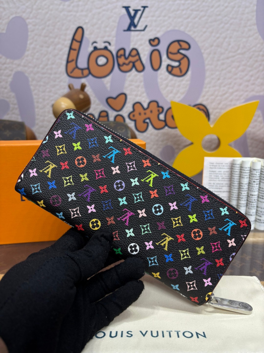 2025 超美品質 ルイヴィトン × 村上隆 定番財布 Zippy Wallet 2502