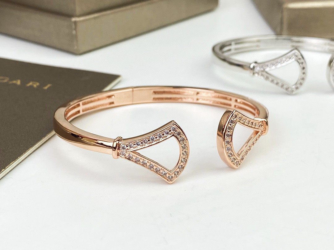 2025 ブルガリ ブレスレット 飾り物