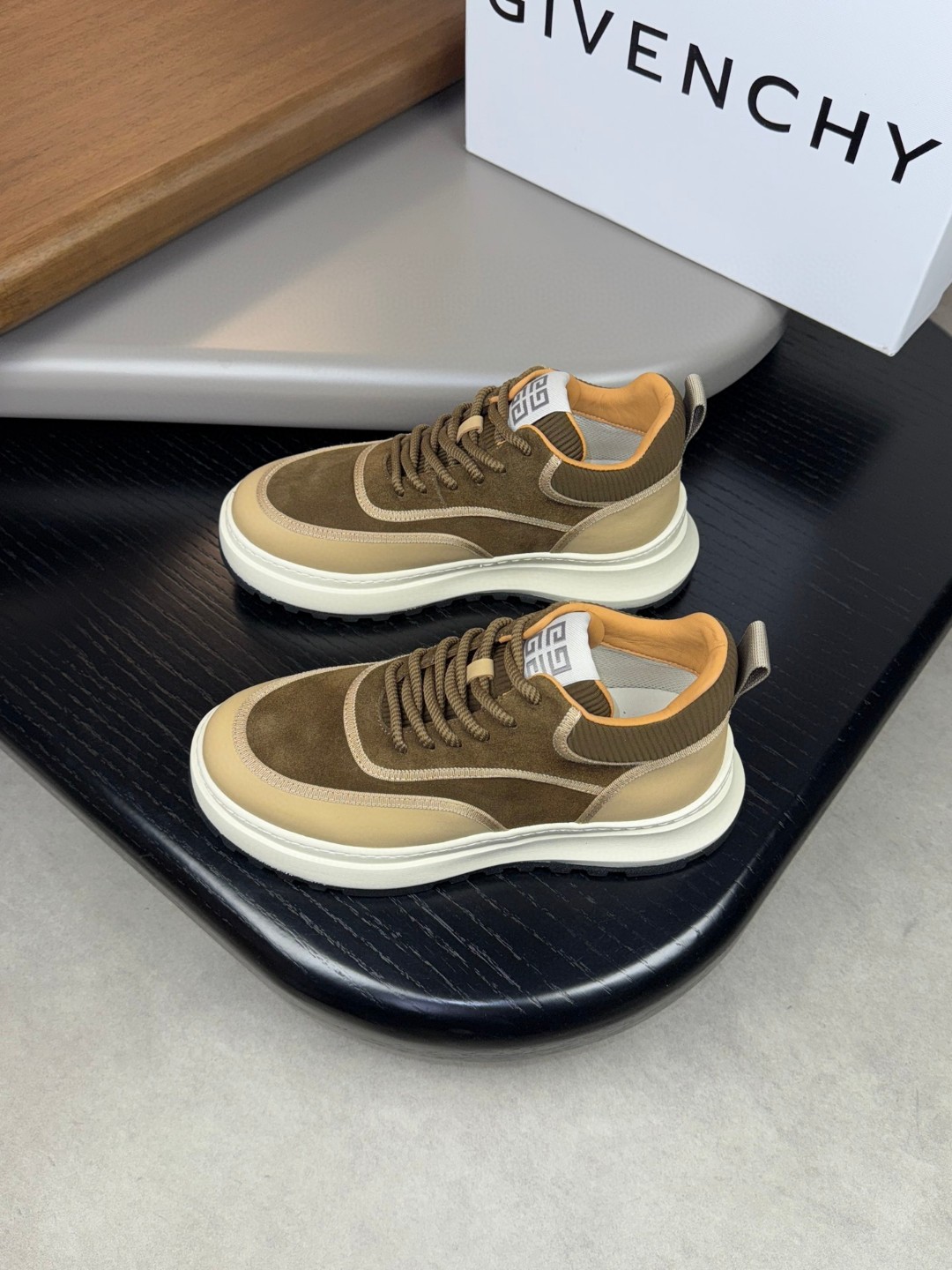 靴 ジバンシィ スニーカー レースアップ メンズ