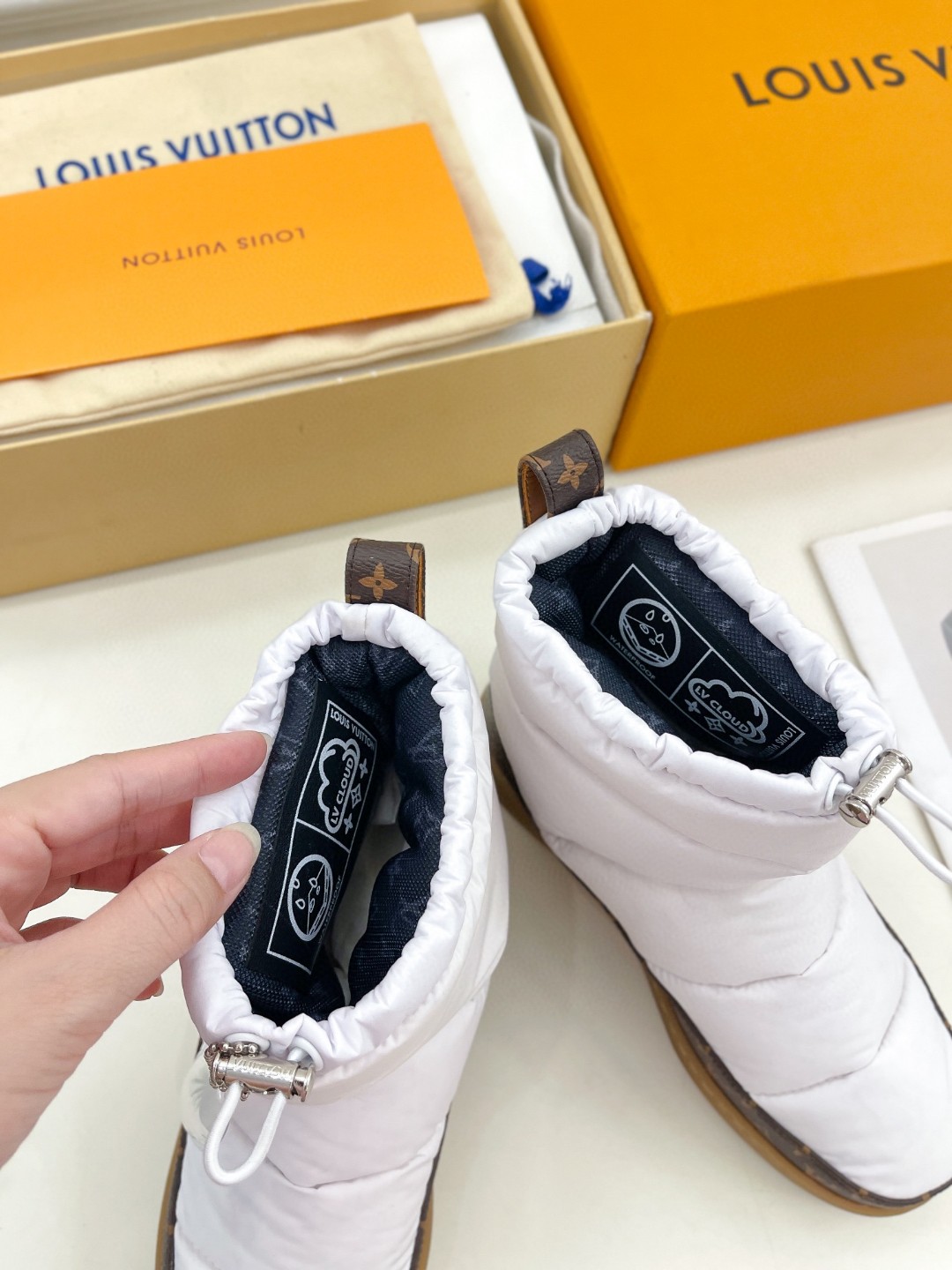 靴 ルイヴィト ン? ショートレインブーツ ? レディース?