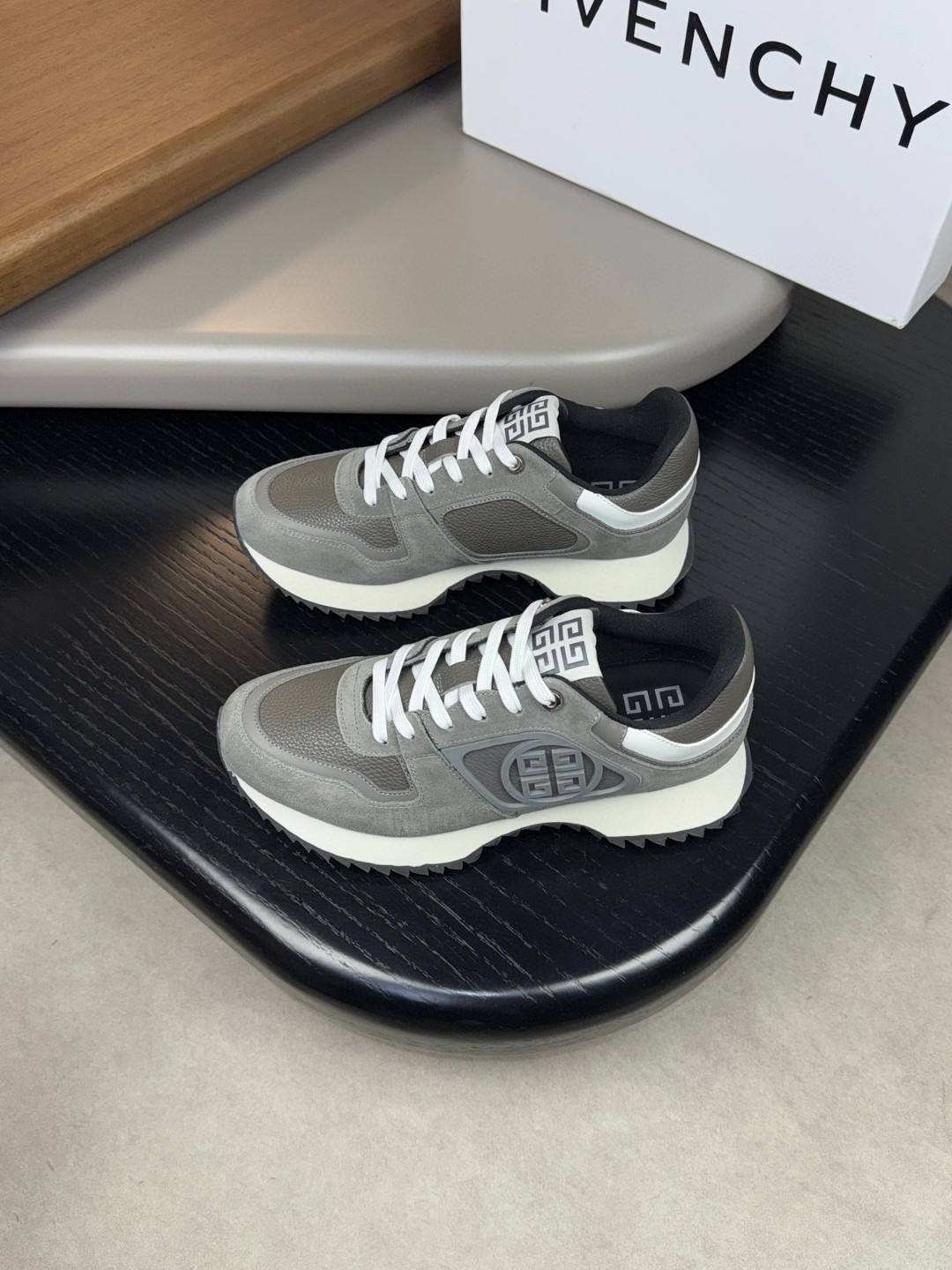 靴 ジバンシィ スニーカー レースアップ メンズ