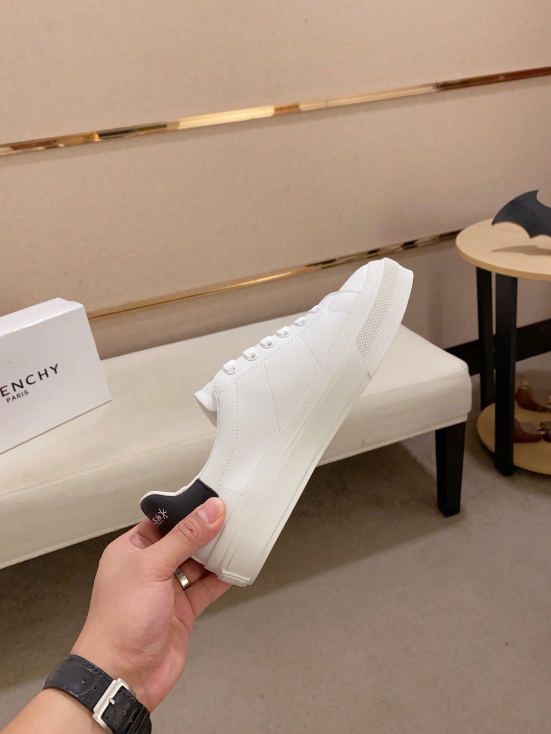 靴 ジバンシィ スニーカー レースアップ  メンズ