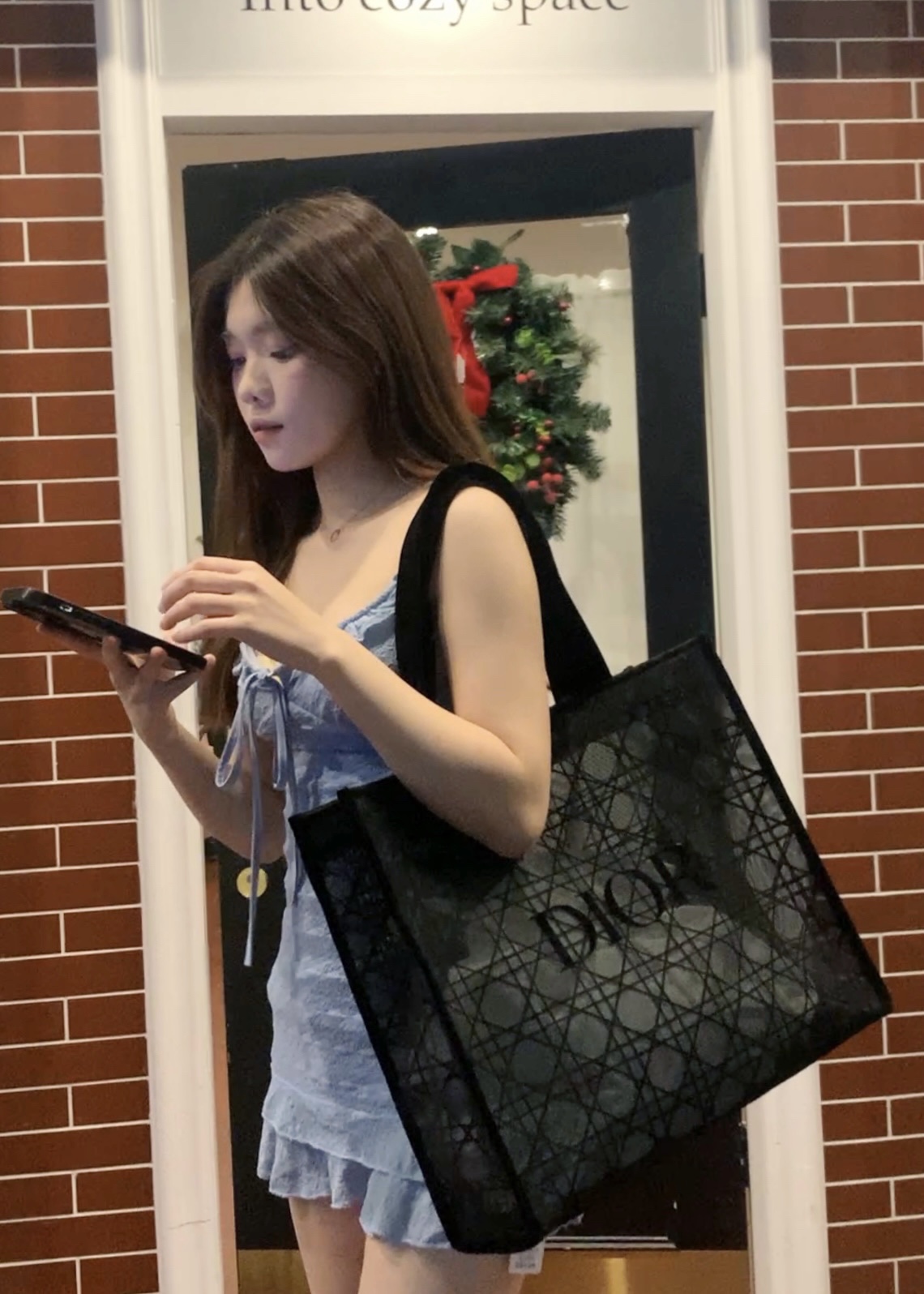 DIOR限定プレゼント！レーストートバッグが高級感抜群｜マミーバッグにも最適 2505