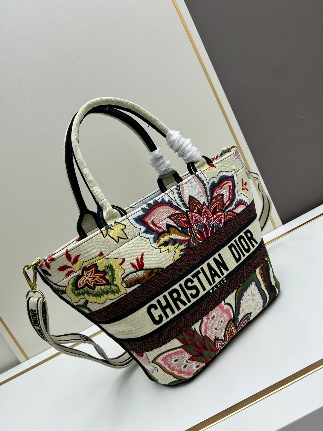 鞄 24SS クリスチャンディオールカバン ハンドバッグ 2411