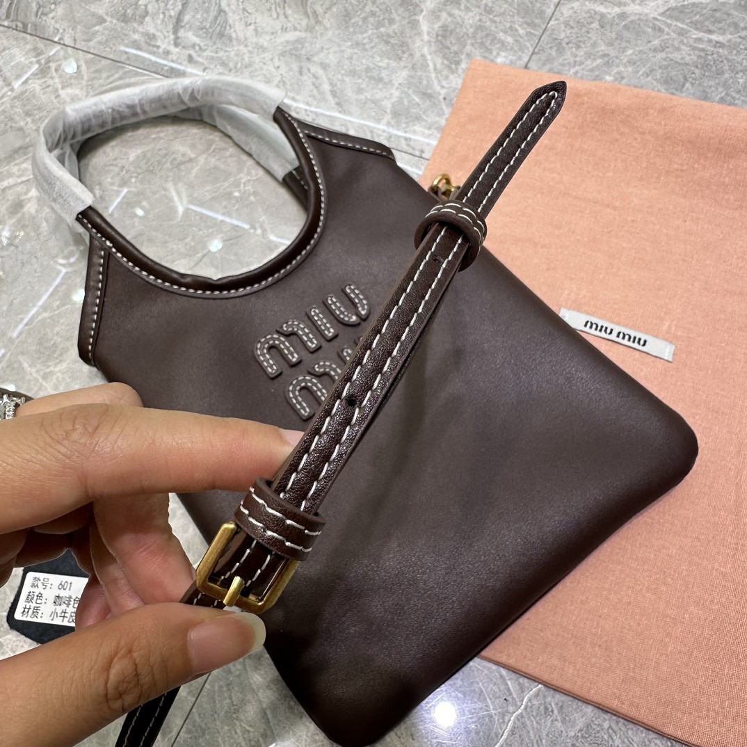鞄 24SS ミュウミュウ カバン ハンドバッグ