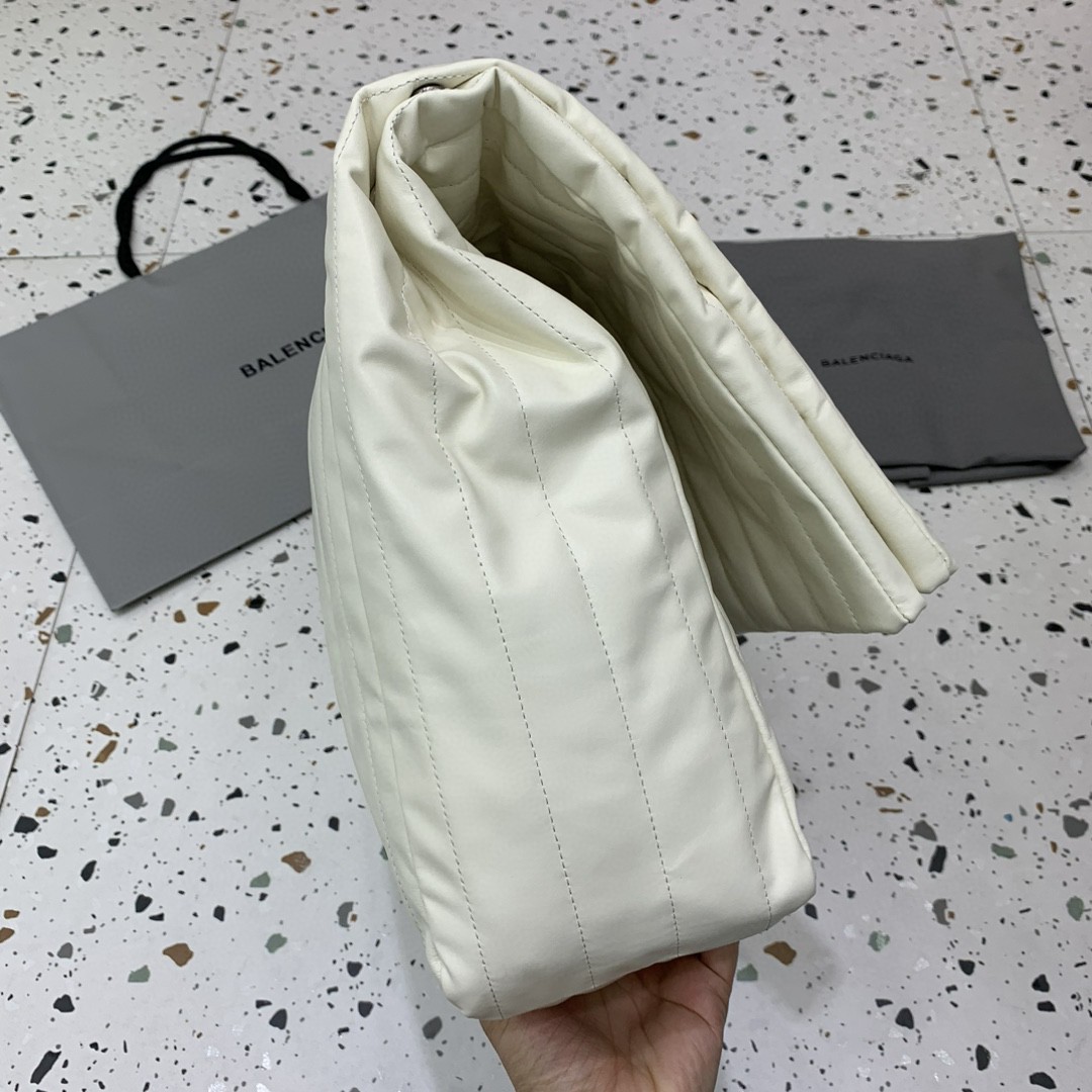 バレンシアガ 美品 2024 高品質 ハンドバッグ 鞄 カバン M size