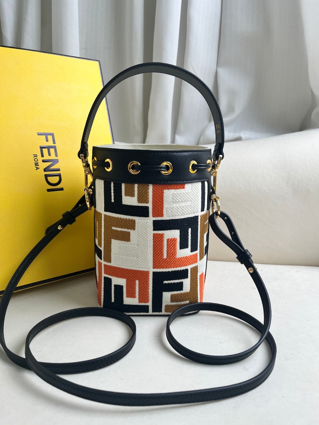 24SS フェンディ 高品質 ハンドバッグ 鞄 カバン