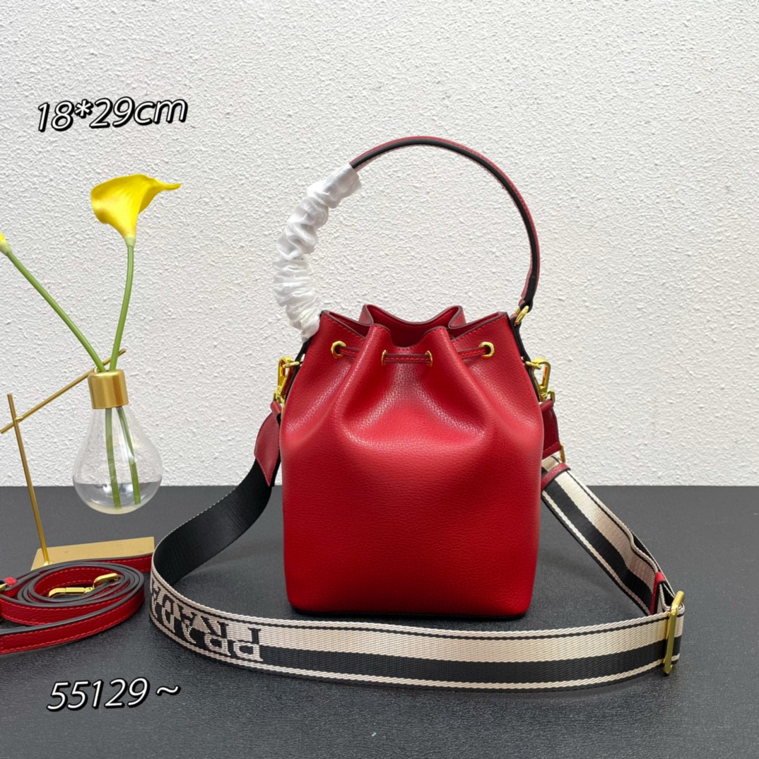 2024新品 プラダ バッグ 鞄 カバン2405