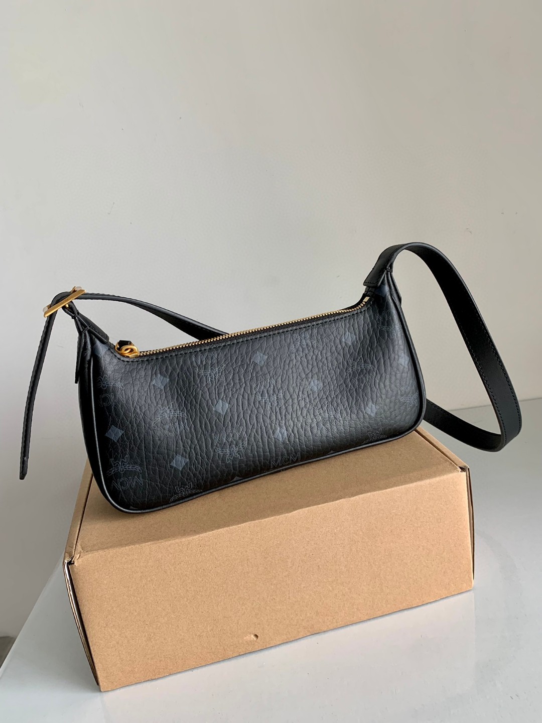 2024 MCM エムシーエム バッグ 鞄 カバン 2405MCMQBJ00-1