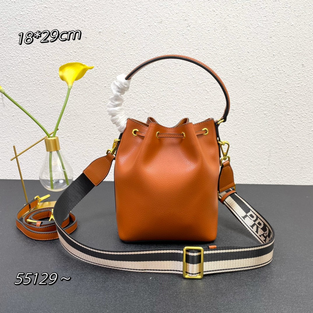 2024新品 プラダ バッグ 鞄 カバン2405