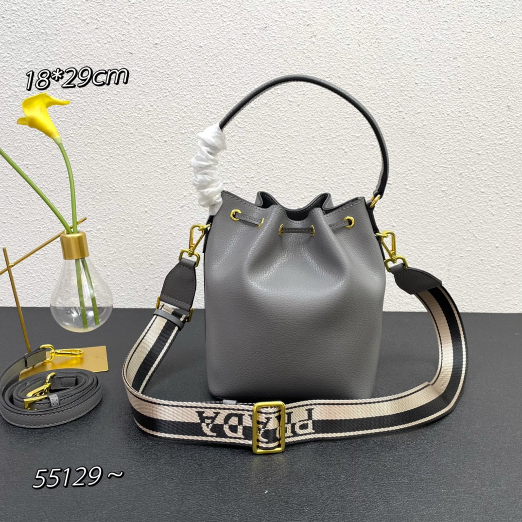 2024新品 プラダ バッグ 鞄 カバン2405