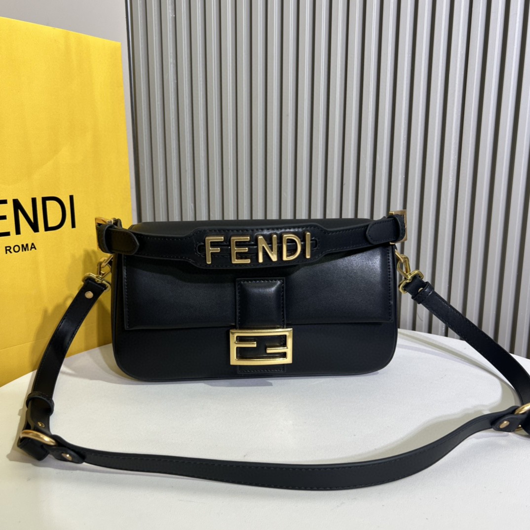 フェンディ 24SS ショルダーバッグ 鞄 カバン