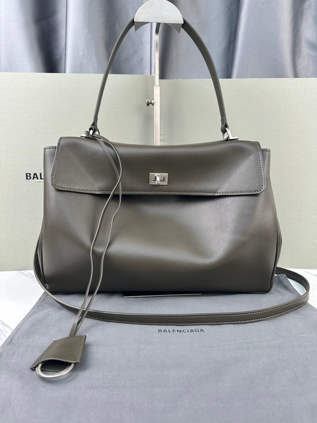 バレンシアガ 24SS ショルダーバッグ 鞄 カバン