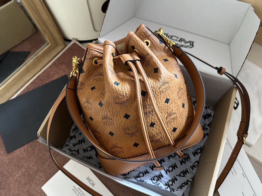 2024 MCM エムシーエム バッグ 鞄 カバン