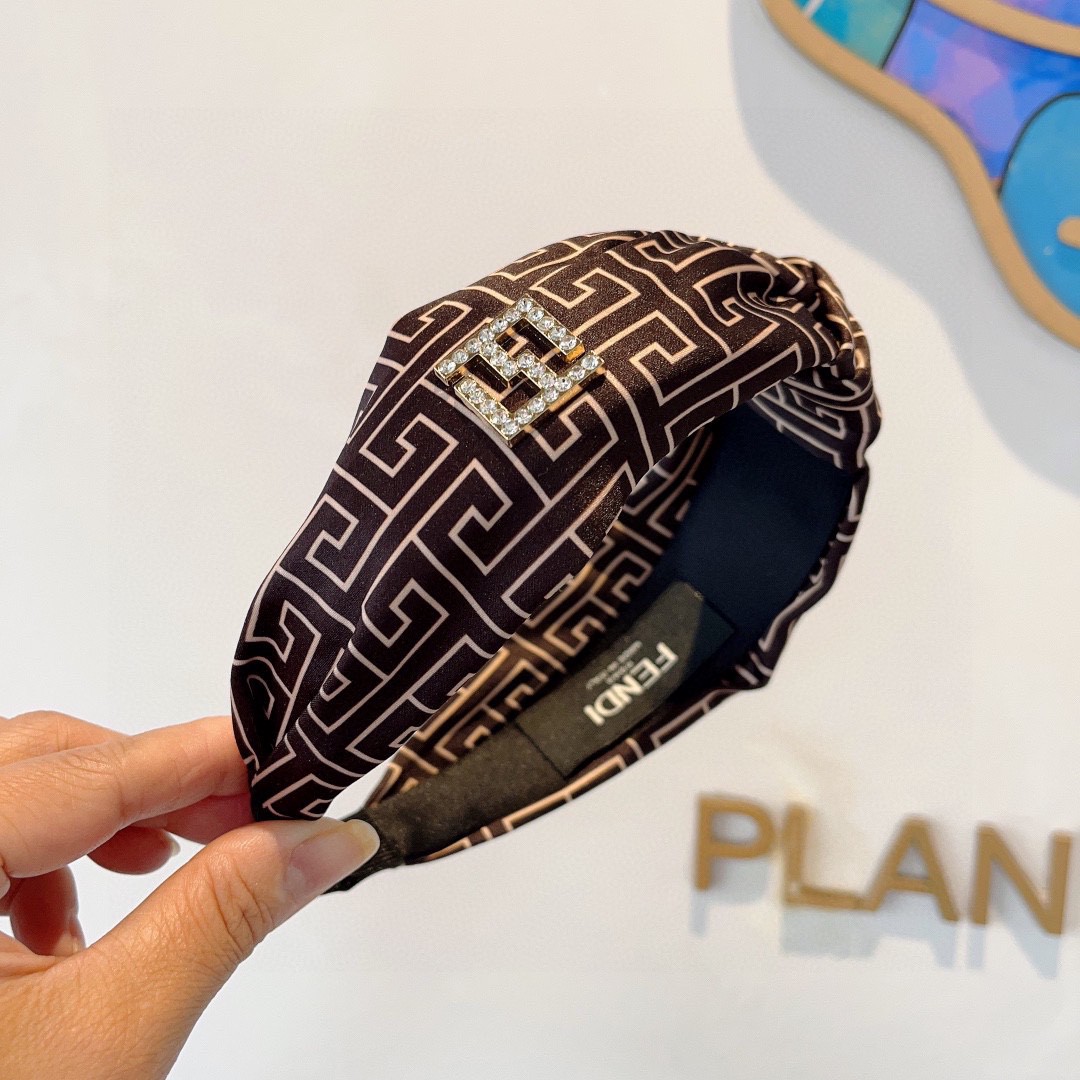 フェンディ 秋冬新品 小物 髪飾り カチューシャ