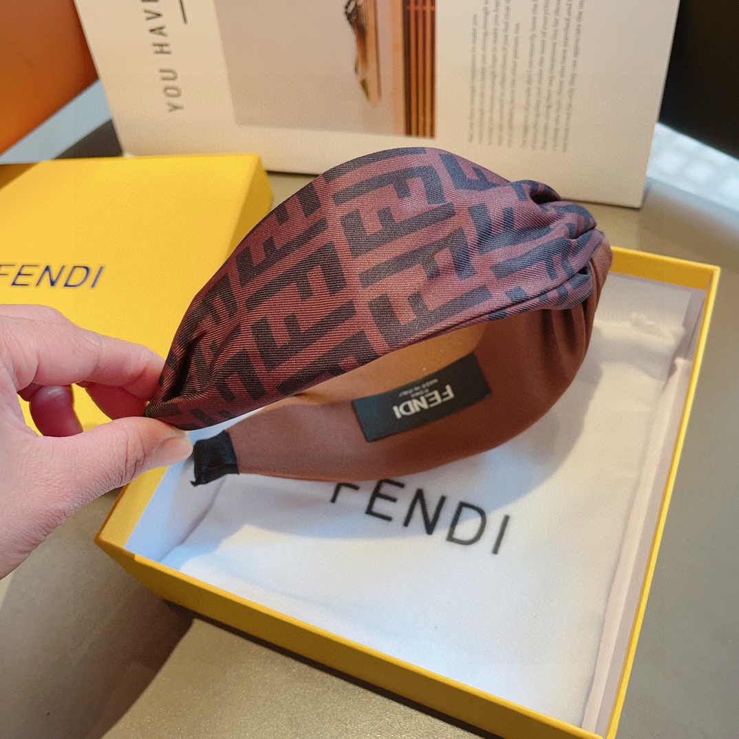 フェンディ 秋冬新品 小物 髪飾り カチューシャ