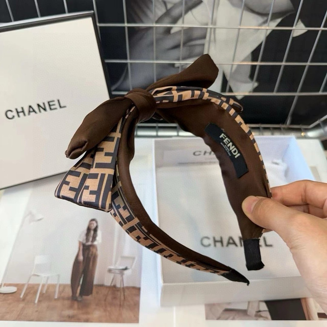 フェンディ 秋冬新品 小物 髪飾り カチューシャ