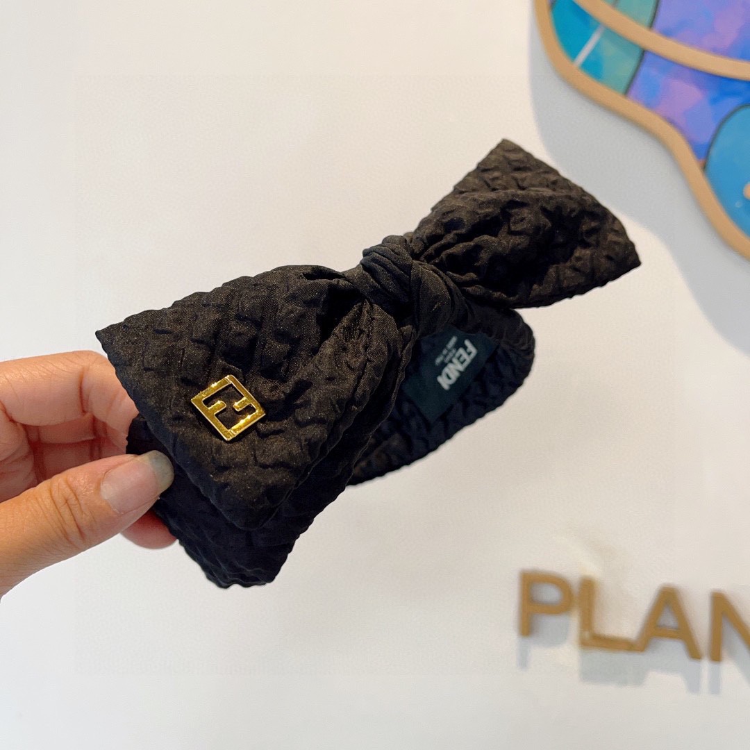フェンディ 秋冬新品 小物 髪飾り カチューシャ