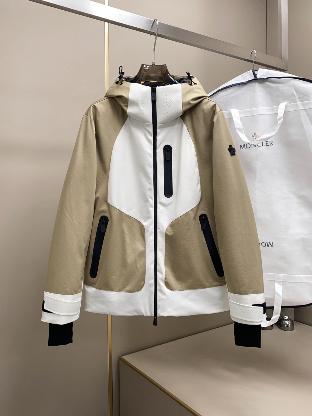 モンクレール 2024年秋冬服 ダウンジャケットアウター  メンズ