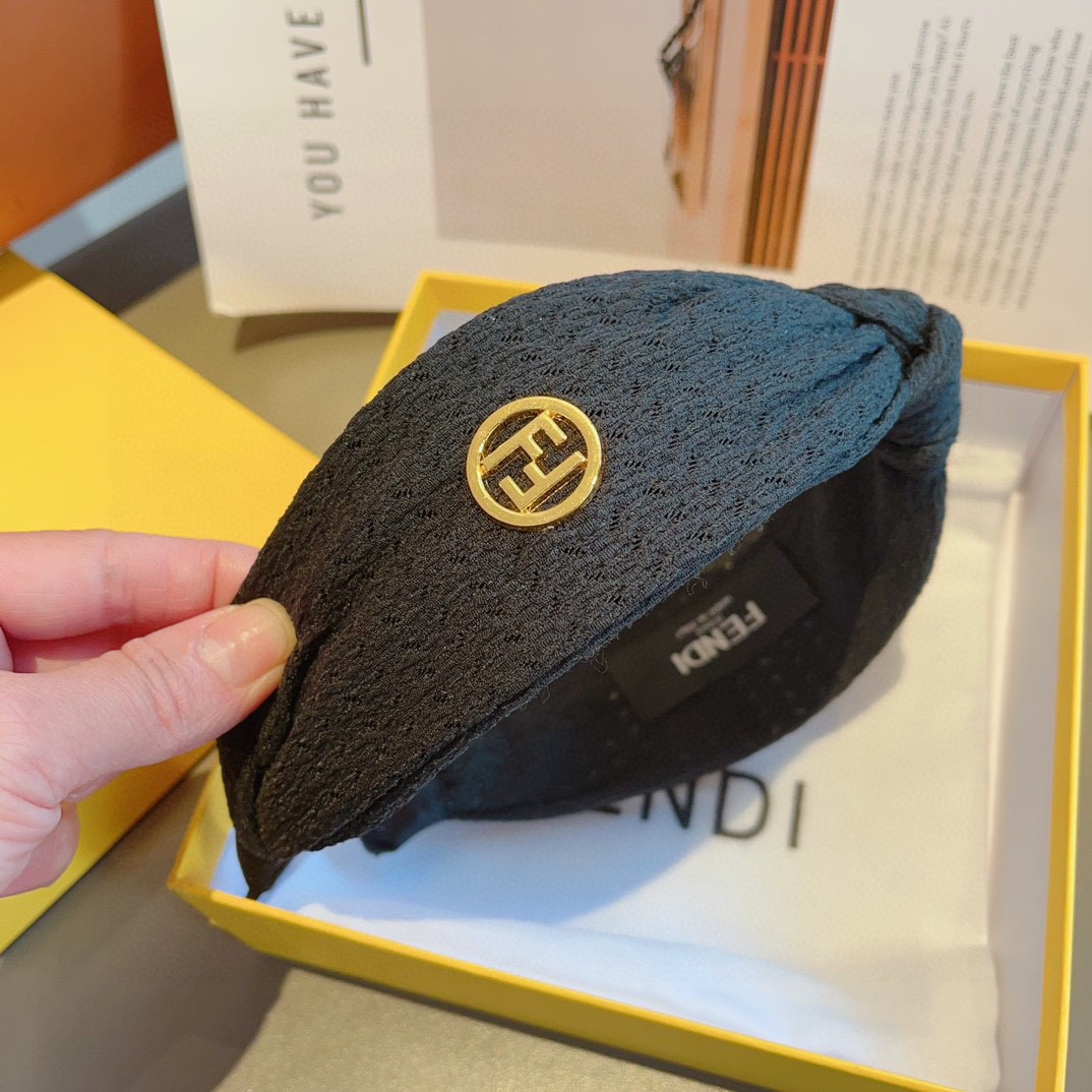 フェンディ 秋冬新品 小物 髪飾り カチューシャ