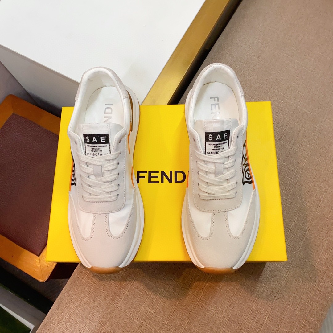 フェンディ スニーカー レースアップ 男性?