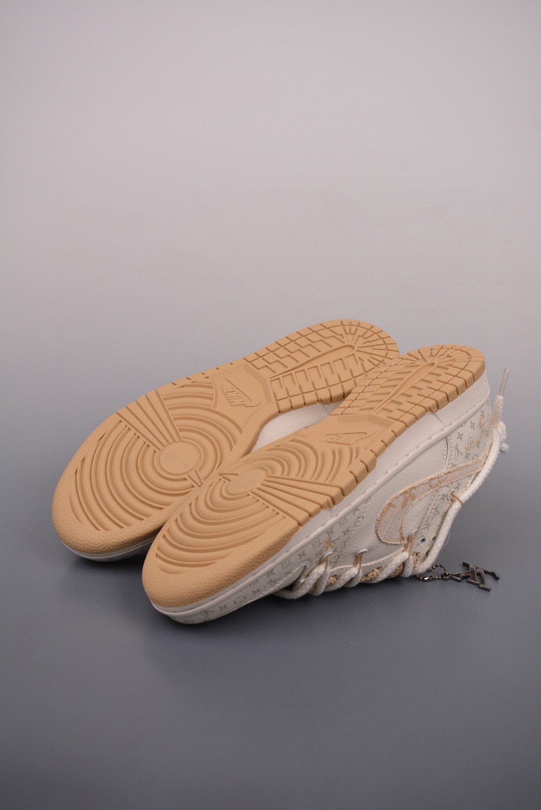 24SS ルイヴィトン nike コラボ スニーカー シューズ