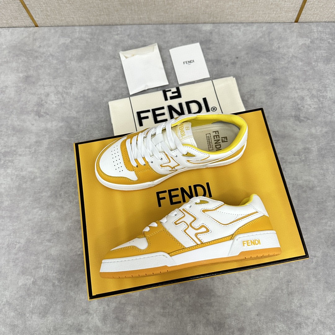 フェンディ スニーカー レースアップ 恋人?